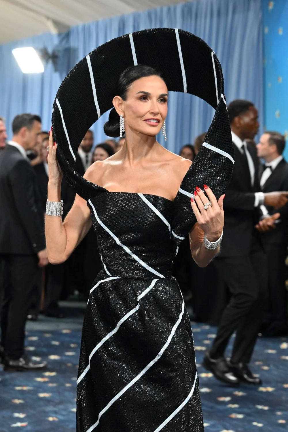 Met Gala kırmızı halısı | Yılın moda  olayında Rihanna yine hamile! - 21