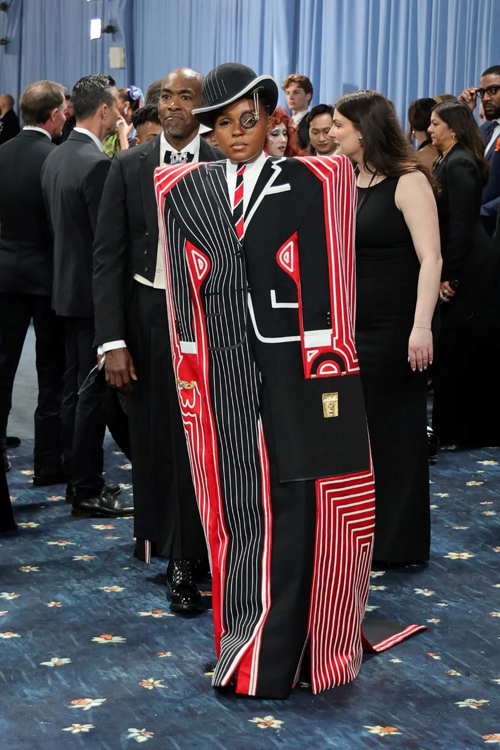 Met Gala kırmızı halısı | Yılın moda  olayında Rihanna yine hamile! - 16