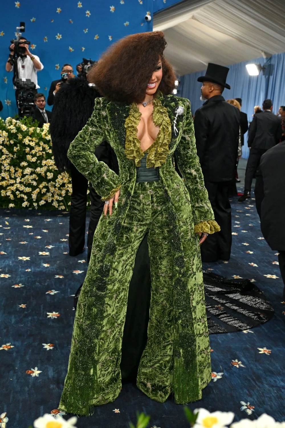 Met Gala kırmızı halısı | Yılın moda  olayında Rihanna yine hamile! - 17