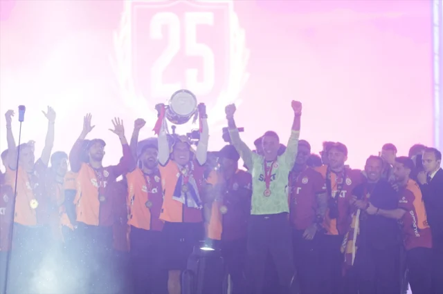 Şampiyon Galatasaray, Süper Lig kupasını Yenikapı