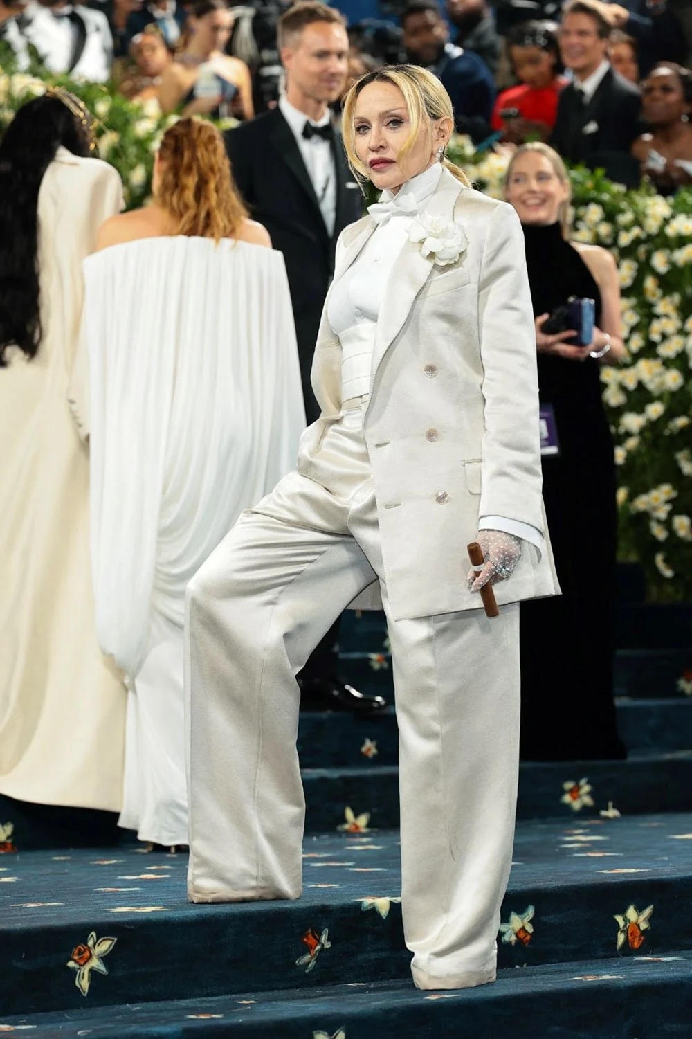 Met Gala kırmızı halısı | Yılın moda  olayında Rihanna yine hamile! - 15