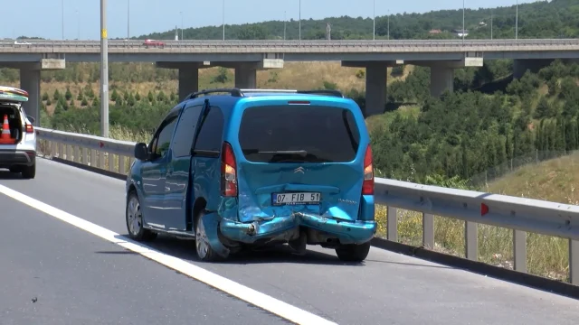 Otoyolda geri giden araç kazaya neden oldu, yaralı annesinin başından bir an ayrılmadı