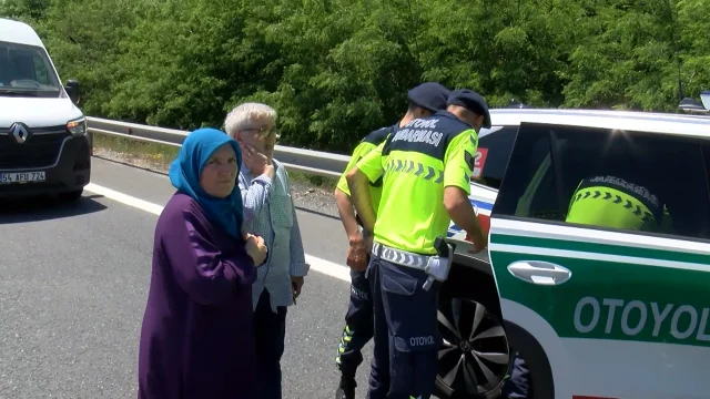 Otoyolda geri giden araç kazaya neden oldu, yaralı annesinin başından bir an ayrılmadı