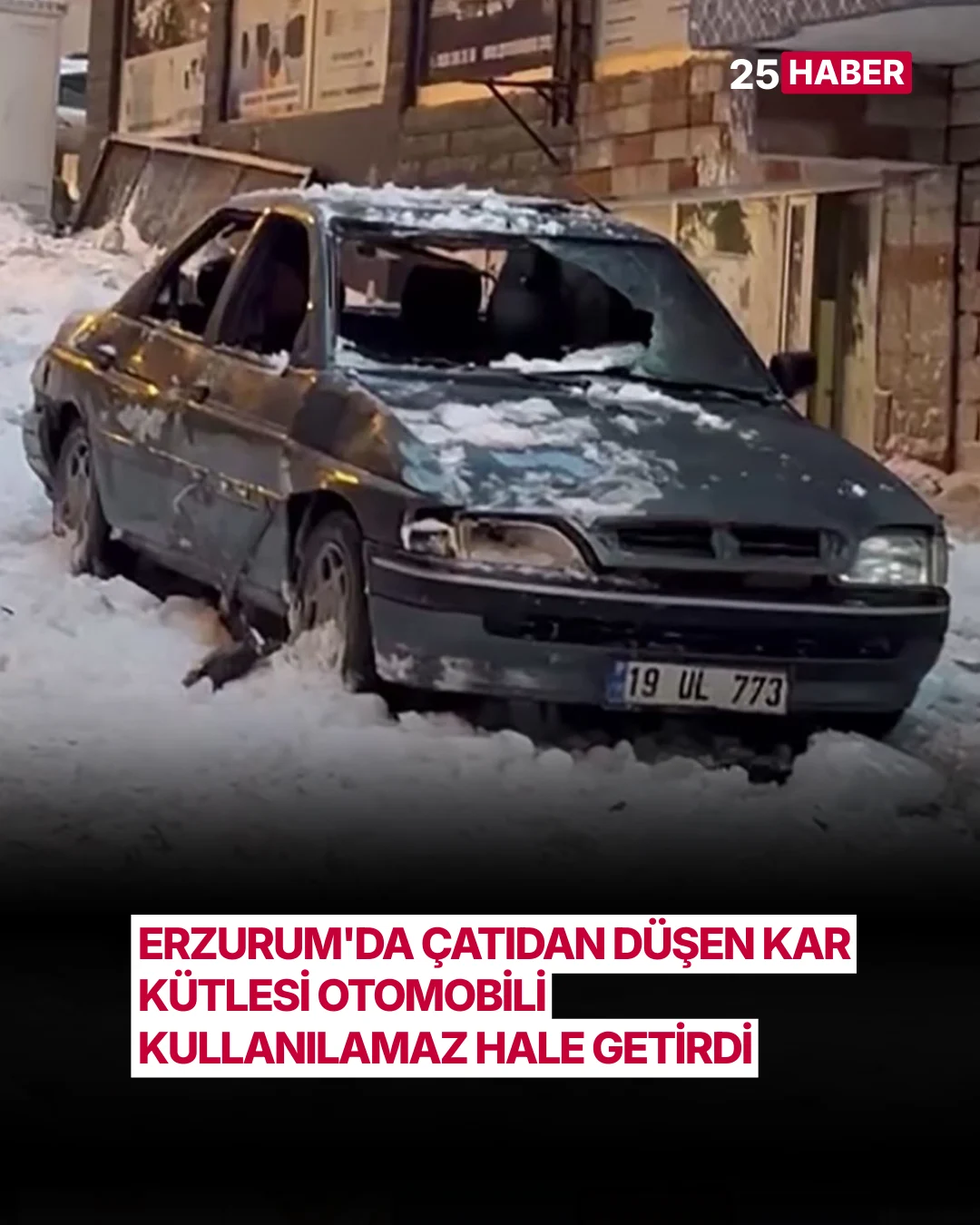 erzurumda catidan dusen kar kutlesi otomobili kullanilamaz hale getirdi